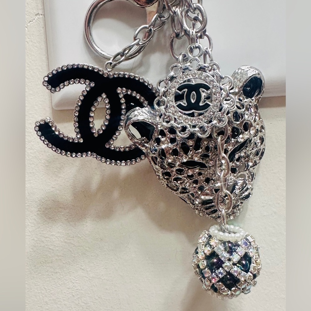 CHANEL (stamped & auth.) silver/blk charm & Panther Keychain/BagCharm. New. - Picture 10 of 11